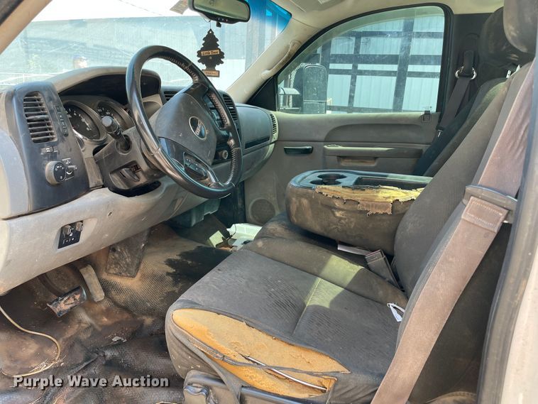 image for item MR9341 2013 GMC Sierra 2500HD  pickup truck