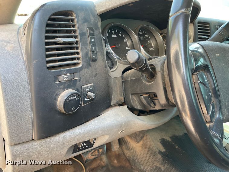 image for item MR9341 2013 GMC Sierra 2500HD  pickup truck