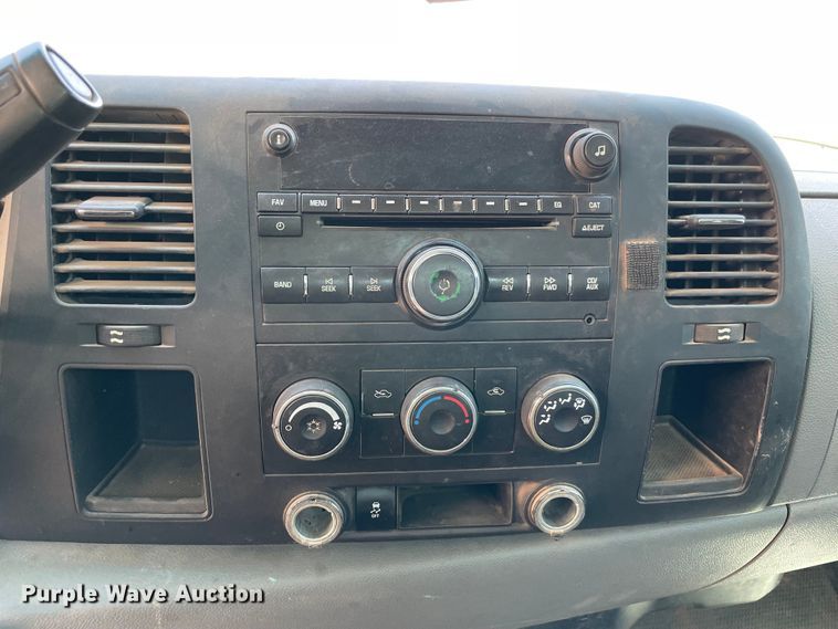 image for item MR9341 2013 GMC Sierra 2500HD  pickup truck