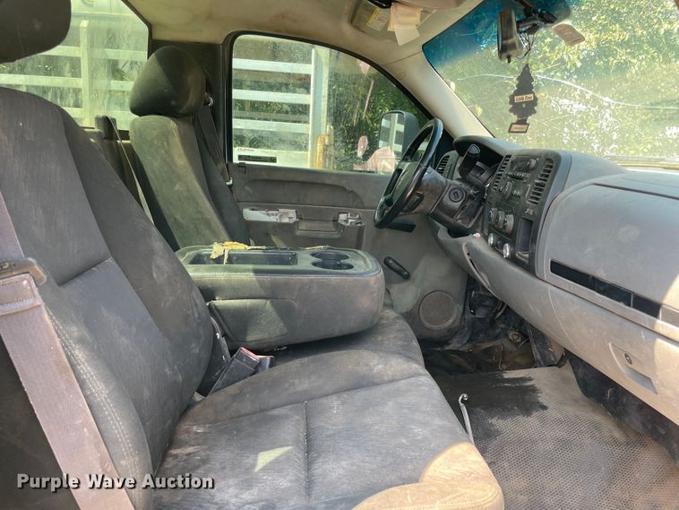 image for item MR9341 2013 GMC Sierra 2500HD  pickup truck