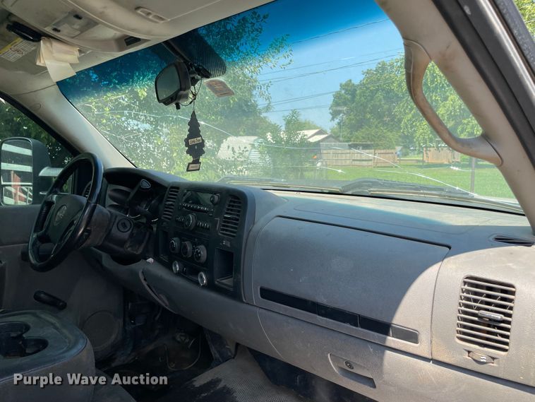 image for item MR9341 2013 GMC Sierra 2500HD  pickup truck