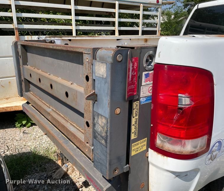 image for item MR9341 2013 GMC Sierra 2500HD  pickup truck