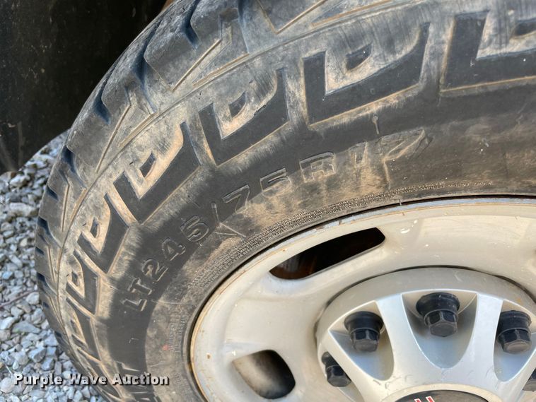 image for item MR9341 2013 GMC Sierra 2500HD  pickup truck