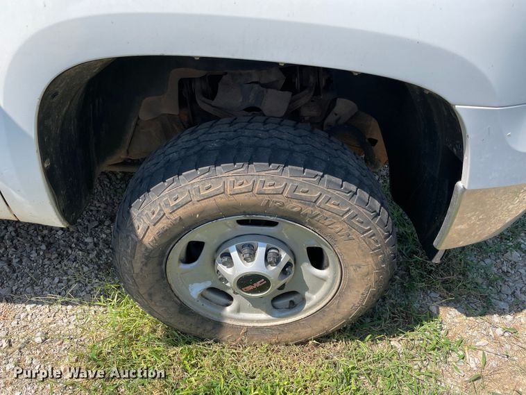 image for item MR9341 2013 GMC Sierra 2500HD  pickup truck