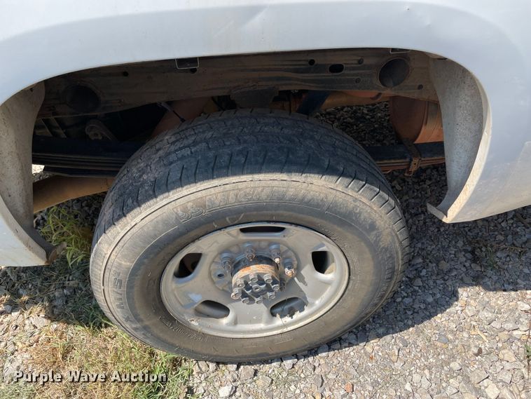 image for item MR9341 2013 GMC Sierra 2500HD  pickup truck