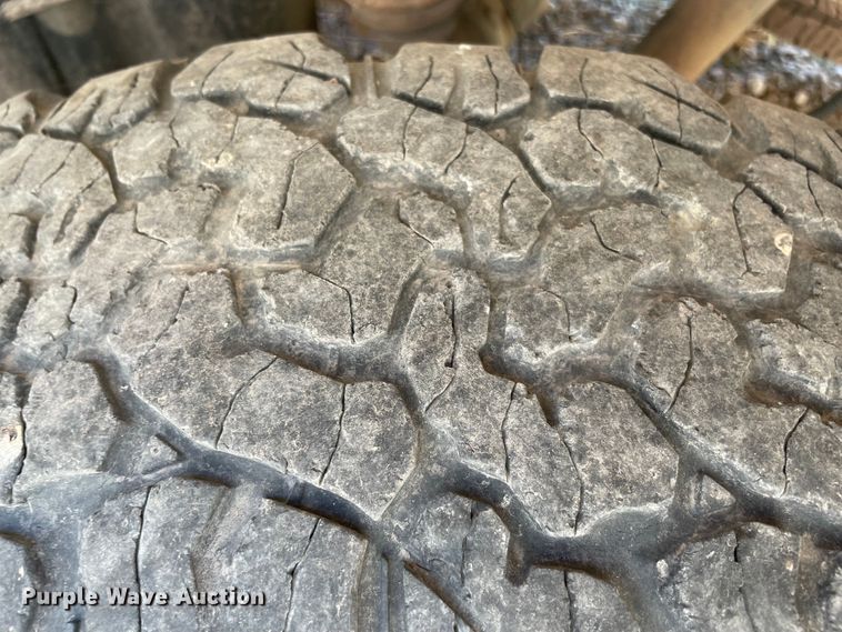 image for item MR9341 2013 GMC Sierra 2500HD  pickup truck