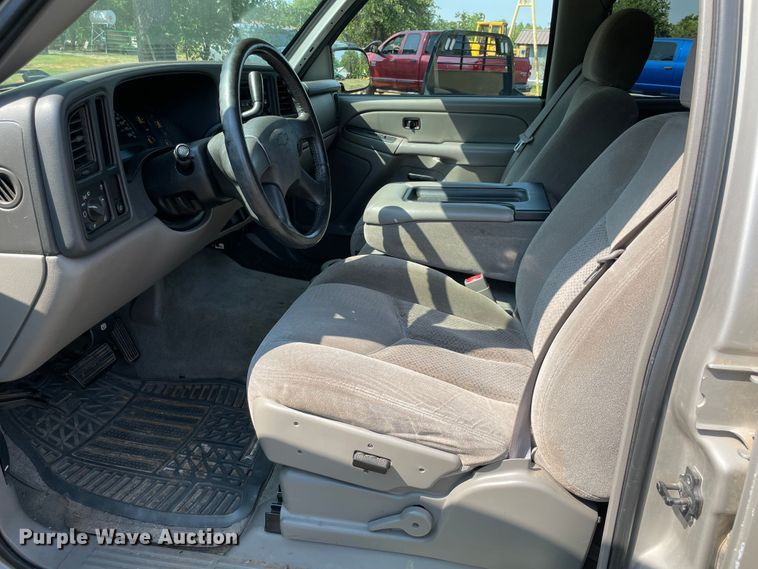 image for item MR9346 2004 Chevrolet Tahoe  SUV