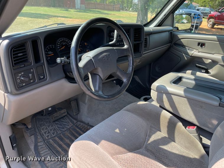image for item MR9346 2004 Chevrolet Tahoe  SUV