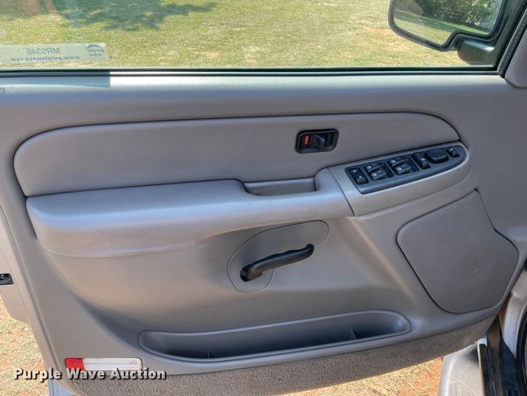 image for item MR9346 2004 Chevrolet Tahoe  SUV