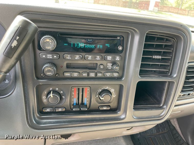 image for item MR9346 2004 Chevrolet Tahoe  SUV