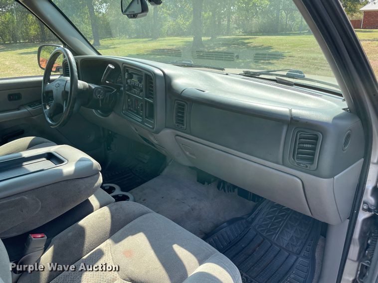 image for item MR9346 2004 Chevrolet Tahoe  SUV