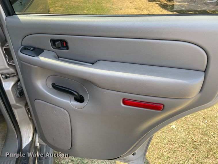 image for item MR9346 2004 Chevrolet Tahoe  SUV