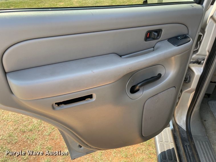image for item MR9346 2004 Chevrolet Tahoe  SUV