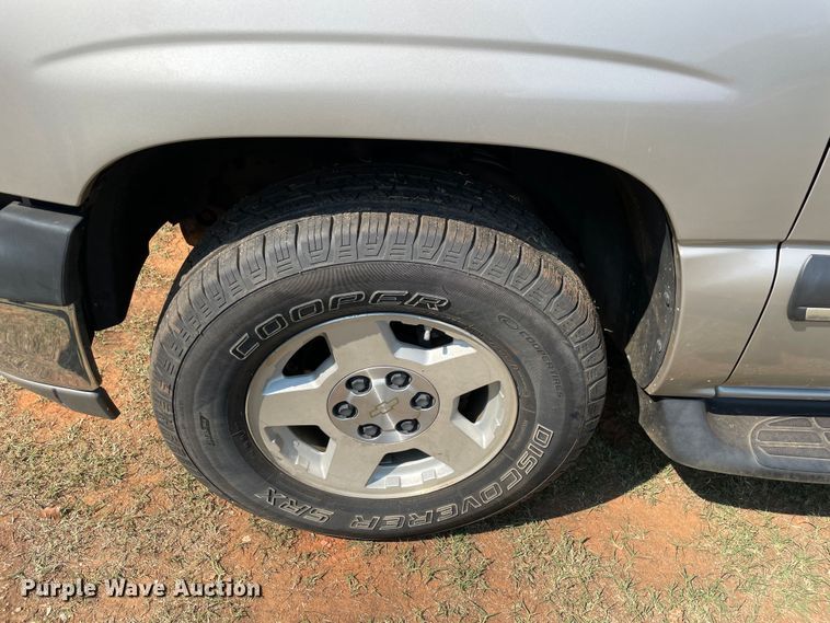 image for item MR9346 2004 Chevrolet Tahoe  SUV