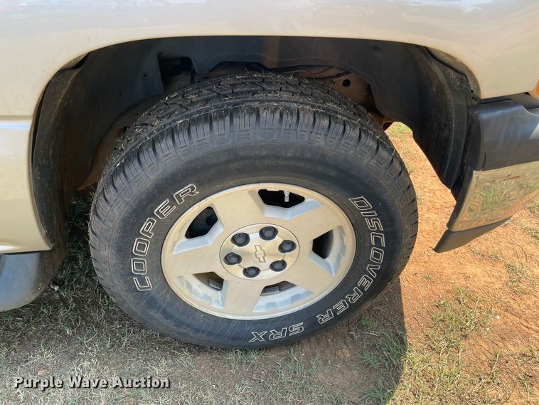 image for item MR9346 2004 Chevrolet Tahoe  SUV