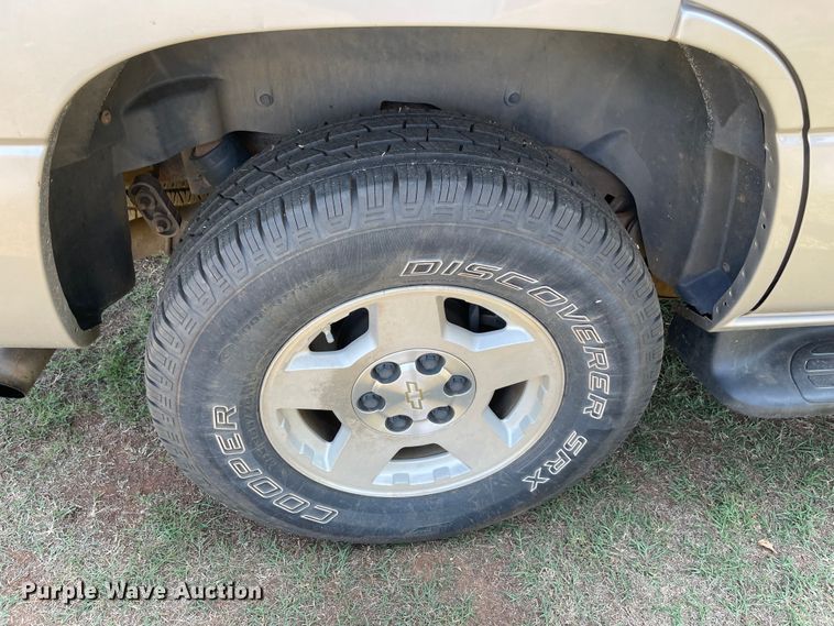 image for item MR9346 2004 Chevrolet Tahoe  SUV