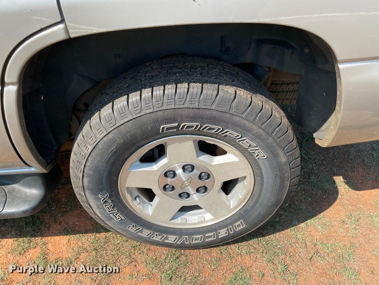 image for item MR9346 2004 Chevrolet Tahoe  SUV
