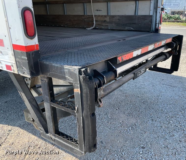 image for item MR9356 2007 GMC C7500  box truck