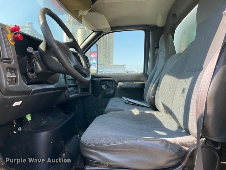 image for item MR9356 2007 GMC C7500  box truck