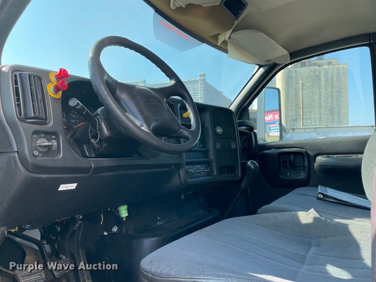 image for item MR9356 2007 GMC C7500  box truck