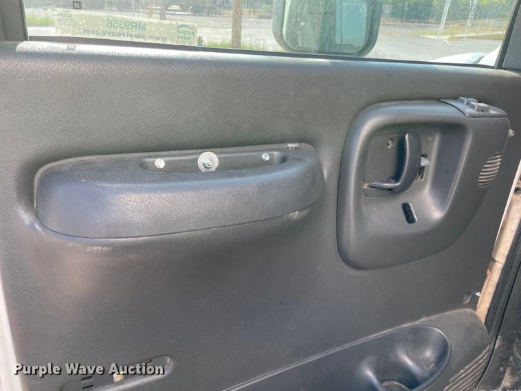 image for item MR9356 2007 GMC C7500  box truck