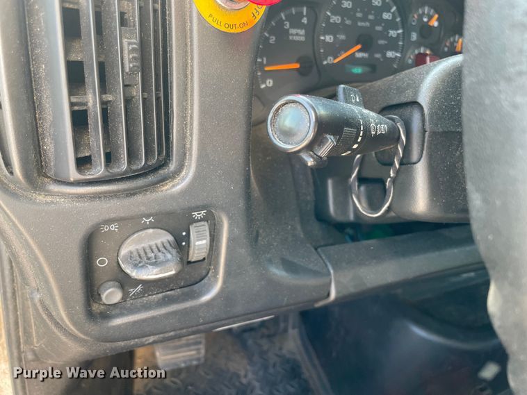 image for item MR9356 2007 GMC C7500  box truck