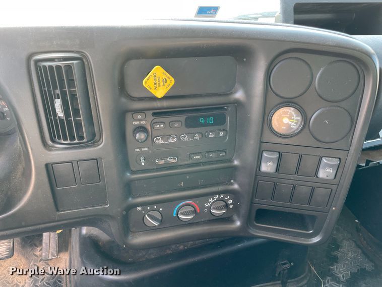 image for item MR9356 2007 GMC C7500  box truck