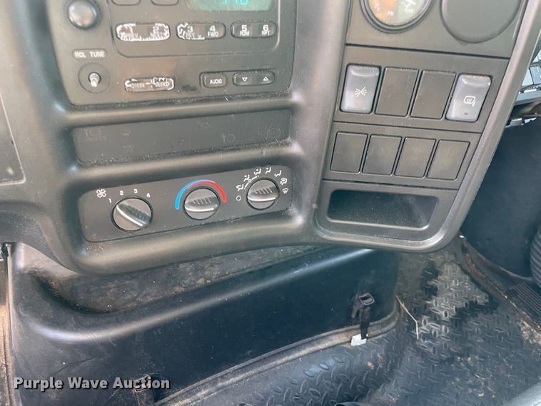 image for item MR9356 2007 GMC C7500  box truck