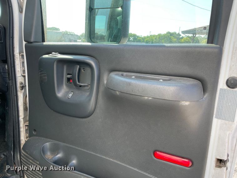 image for item MR9356 2007 GMC C7500  box truck