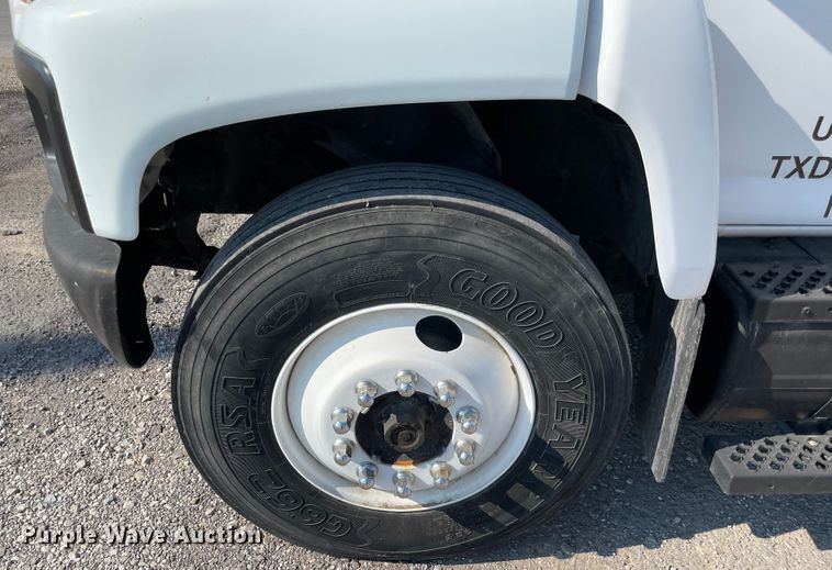 image for item MR9356 2007 GMC C7500  box truck