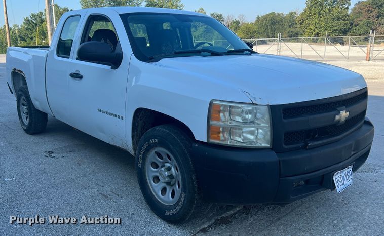 image for item MR9804 2008 Chevrolet Silverado 1500  Ext. Cab pickup truck