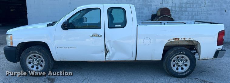 image for item MR9804 2008 Chevrolet Silverado 1500  Ext. Cab pickup truck