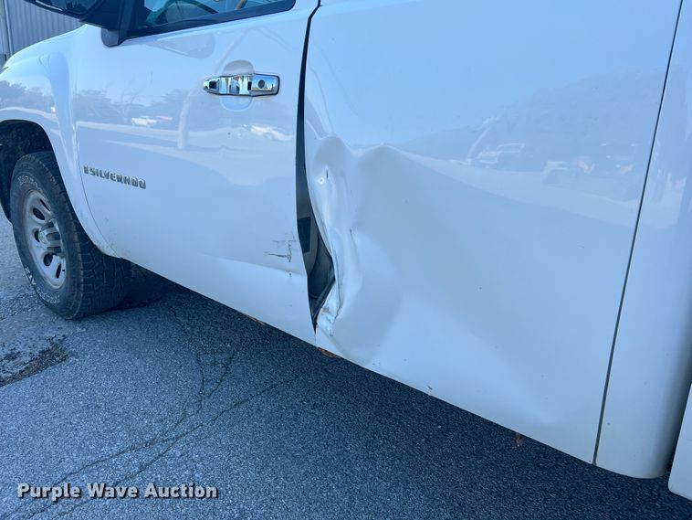 image for item MR9804 2008 Chevrolet Silverado 1500  Ext. Cab pickup truck