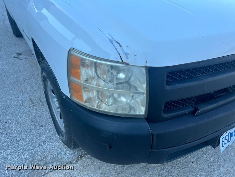 image for item MR9804 2008 Chevrolet Silverado 1500  Ext. Cab pickup truck