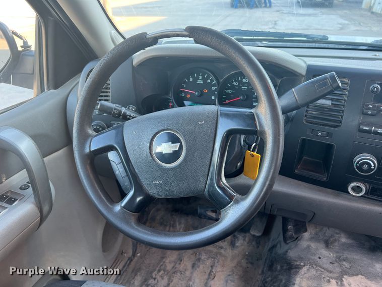 image for item MR9804 2008 Chevrolet Silverado 1500  Ext. Cab pickup truck