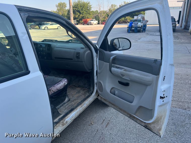image for item MR9804 2008 Chevrolet Silverado 1500  Ext. Cab pickup truck