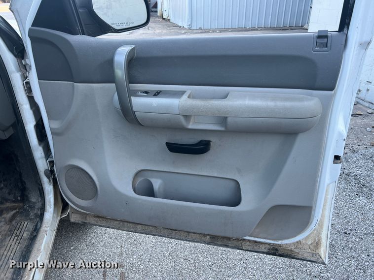 image for item MR9804 2008 Chevrolet Silverado 1500  Ext. Cab pickup truck