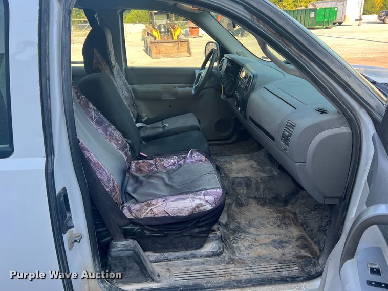 image for item MR9804 2008 Chevrolet Silverado 1500  Ext. Cab pickup truck