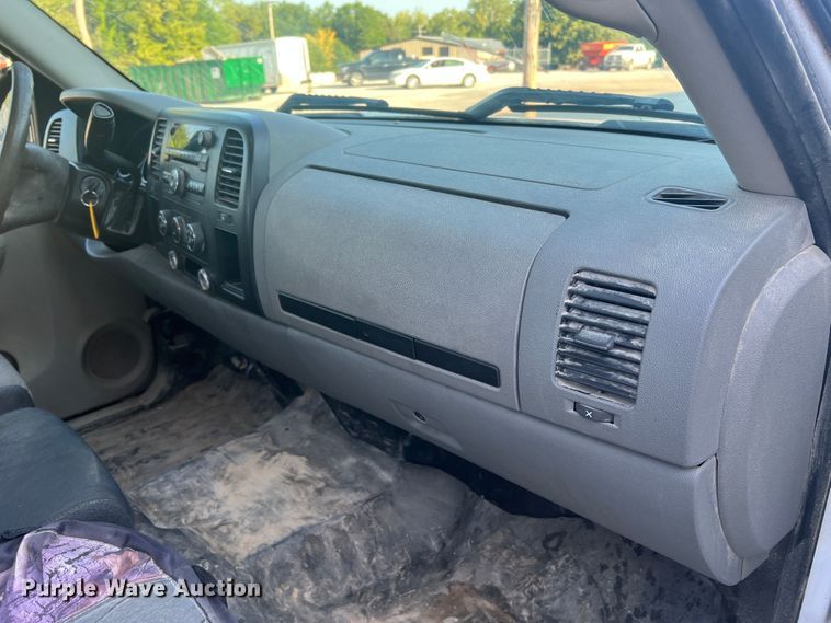 image for item MR9804 2008 Chevrolet Silverado 1500  Ext. Cab pickup truck