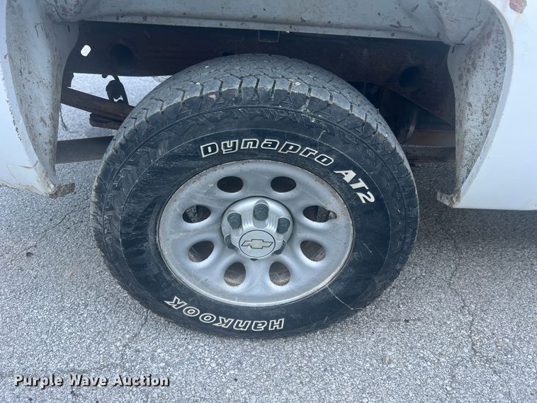 image for item MR9804 2008 Chevrolet Silverado 1500  Ext. Cab pickup truck