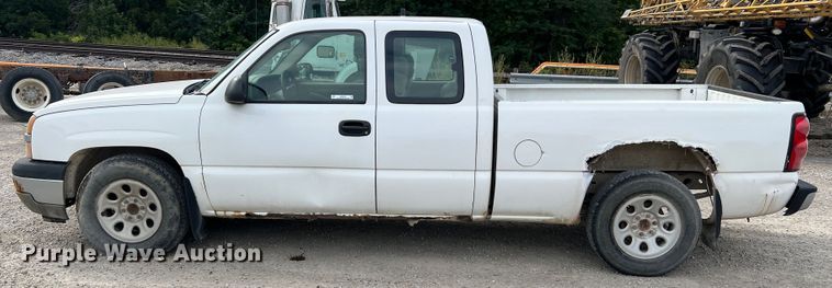 image for item MR9849 2005 Chevrolet Silverado  1500  Ext. Cab pickup truck