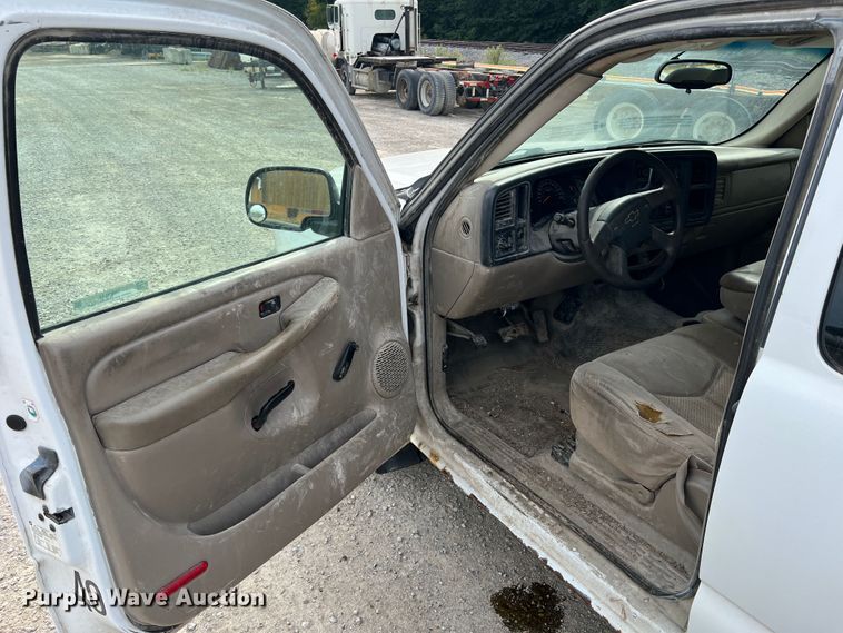 image for item MR9849 2005 Chevrolet Silverado  1500  Ext. Cab pickup truck