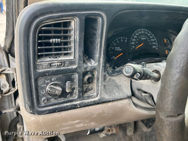 image for item MR9849 2005 Chevrolet Silverado  1500  Ext. Cab pickup truck