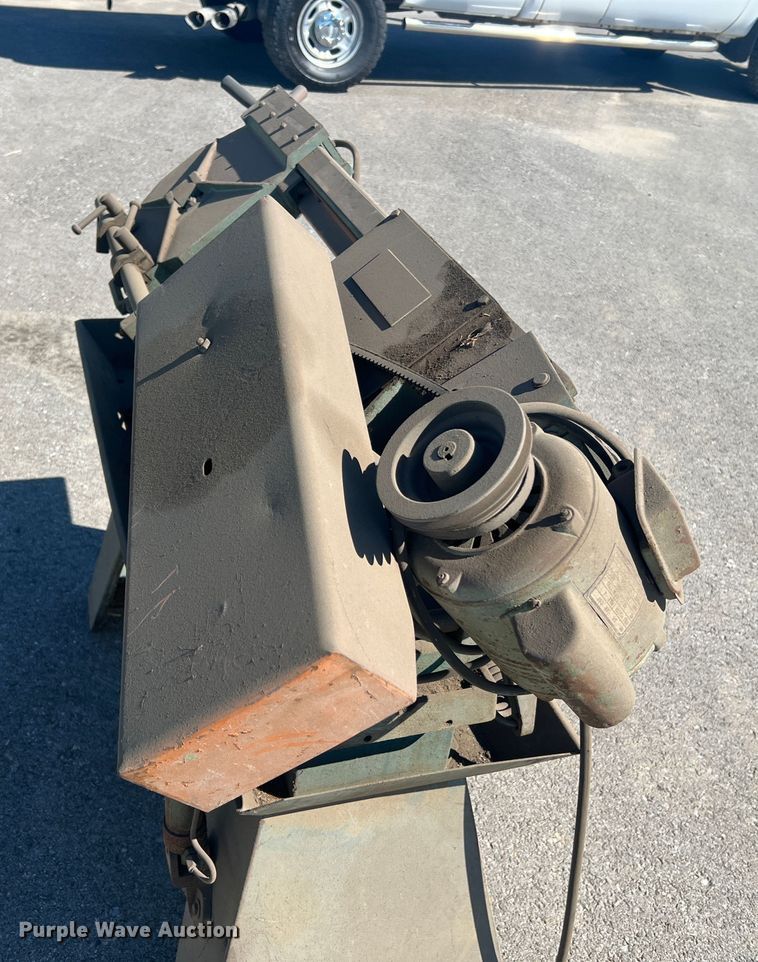 image for item MR9876 Dayton  band saw