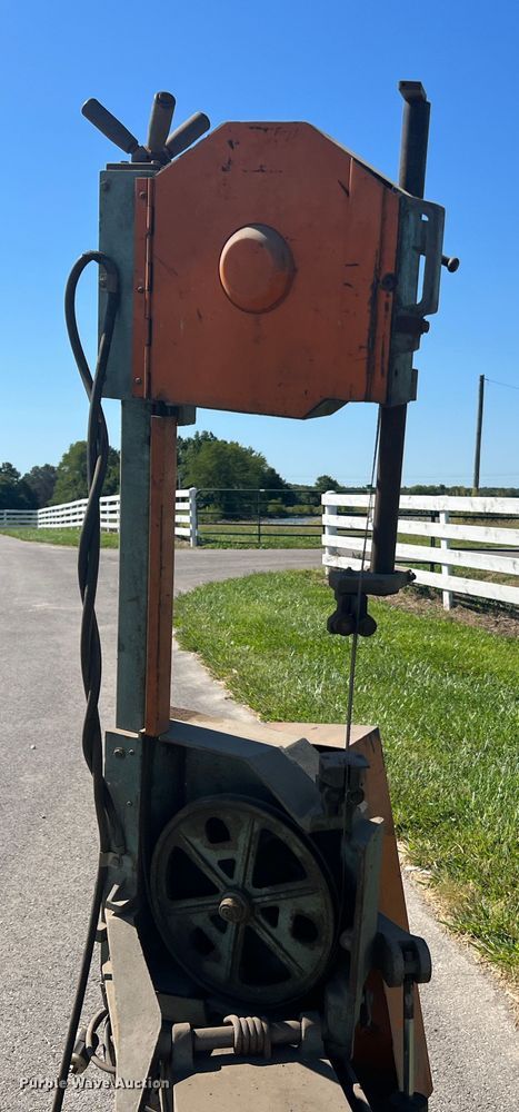 image for item MR9876 Dayton  band saw