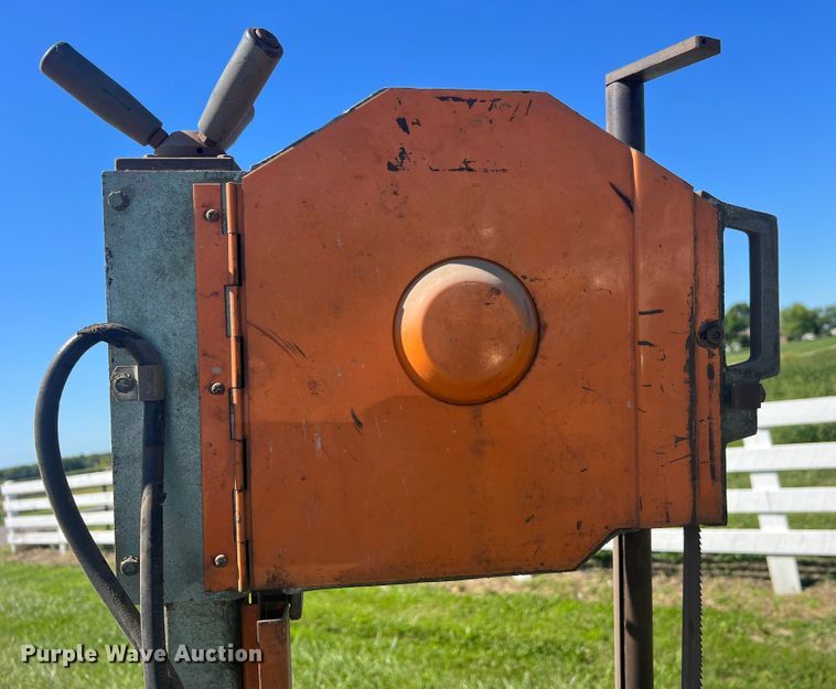 image for item MR9876 Dayton  band saw