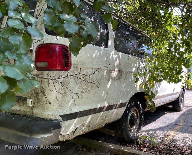image for item MU9218 2001 Dodge Ram 3500  van