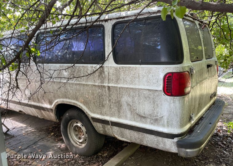 image for item MU9218 2001 Dodge Ram 3500  van