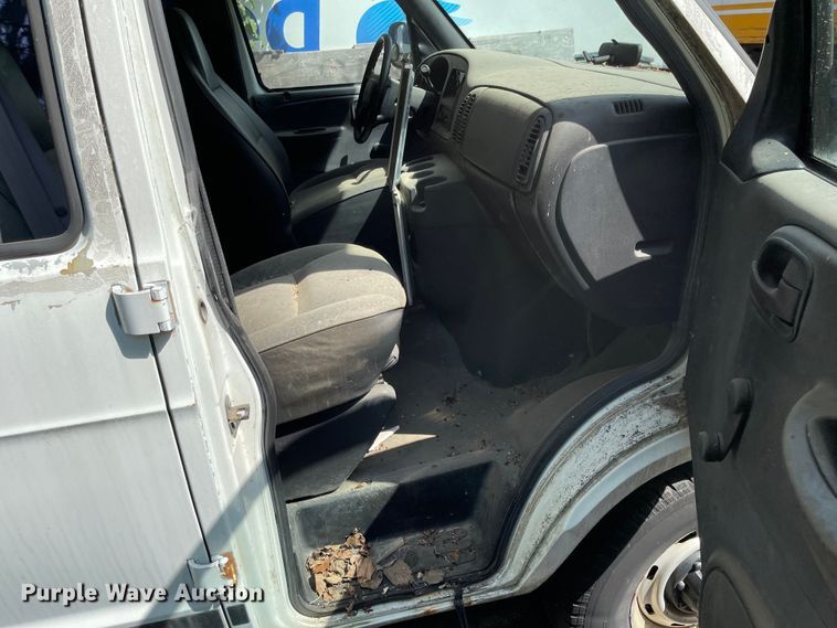 image for item MU9218 2001 Dodge Ram 3500  van