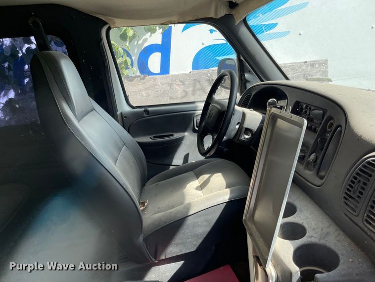 image for item MU9218 2001 Dodge Ram 3500  van